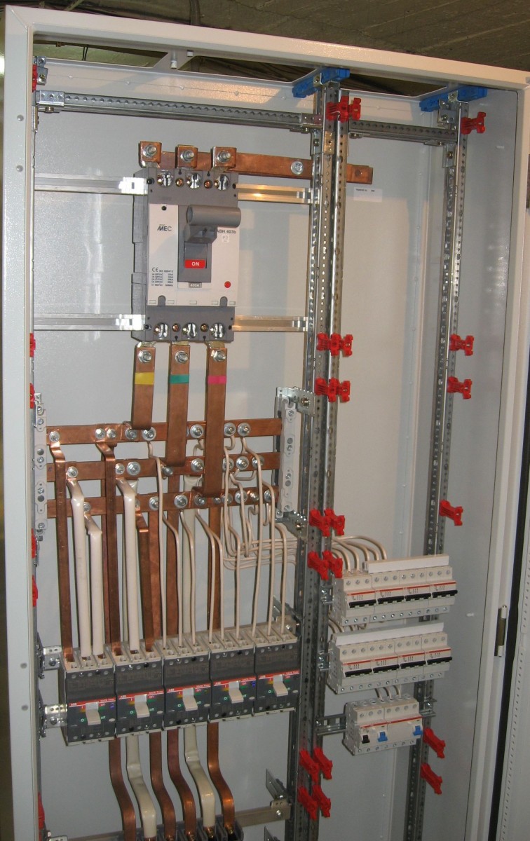 Шкаф вводно-распределительный на ABB
